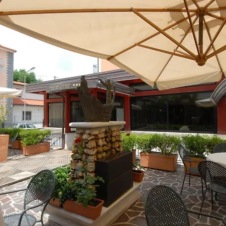 Hotel Mir