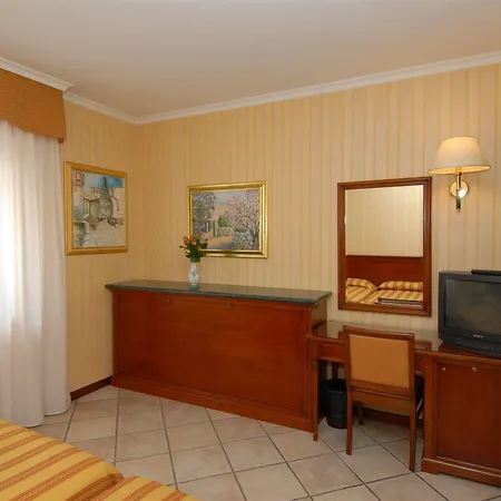 Hotel Mir